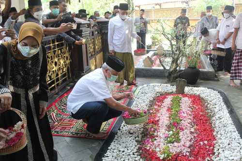 Ganjar Pranowo Kunjungi Pesantren Tebuireng Jombang
