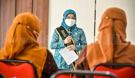Peringati Hari Kartini, Bunda PAUD Surabaya Dilatih Public Speaking