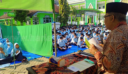 Bulan Suci Ramadan, Pelajar MTsN 3 Tambak Beras Jombang Ngaji Kitab Kuning