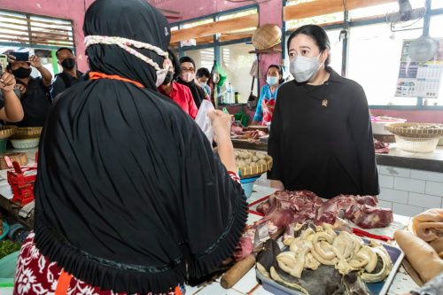 Cek Harga Pangan di Pasar Jungke Karanganyar, Puan Borong Bakso untuk Buka Puasa