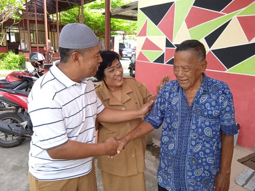 Salah satu PM UPT PSTW Dinsos Jatim, Lepas Ponco Sardono Kembali ke Keluarganya
