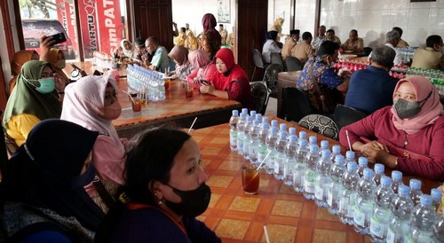 Puluhan Pedagang Penyetan Kota Madiun Diajak Studi Banding ke Kertosono