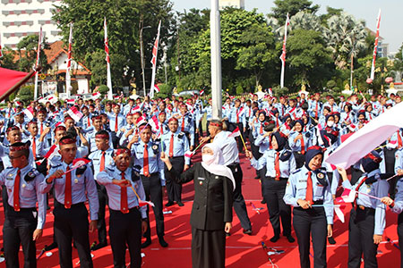 Sambut Siswa SMA Taruna Nusantara, Gubernur Khofifah Berbagi Tips Memimpin