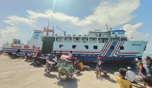 Sepekan Terdampar di Pulau Mandangin, Kapal Rute Selat Madura Kembali Berlayar