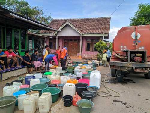 Atasi Kekeringan, BPBD Kabupaten Situbondo Rutin Droping Ribuan Liter Air Bersih
