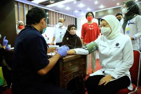 Peringati HUT Ke-75 Kemnaker dan Ke-77 RI, DWP Kemnaker Gelar Donor Darah-Bazar