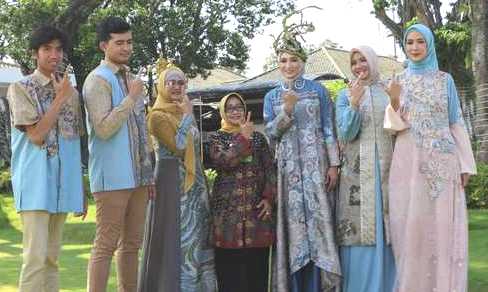 Bupati Mundjidah Wahab Gandeng Desainer Kondang Promosikan Batik Jombangan