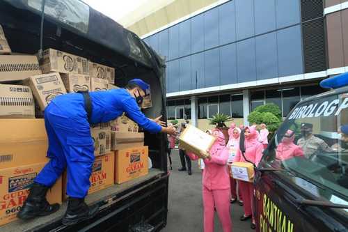 Polda Jatim Salurkan Bantuan 10.570 Kebutuhan Pokok Gempa Cianjur