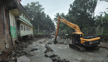Dampak Banjir, Ponpes di Munjungan Terancam Ambrol