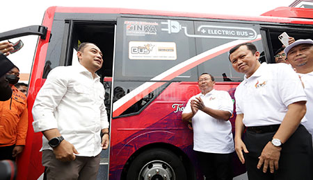 Pertama di Indonesia, Bus Listrik Mulai Layani Warga Surabaya