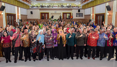 Gubernur Kenalkan Tiga Karakter IKI ke Alumni Eks APDN Malang