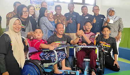 Sebanyak 300 Bantuan Kursi Roda Disalurkan untuk Anak Disabilitas