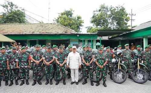 Menhan Prabowo Bagikan 20 Unit Motor Trail Babinsa Kodim SU