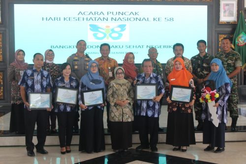 Puncak HKN, Bupati Jombang Berikan Penghargaan Insan Kesehatan