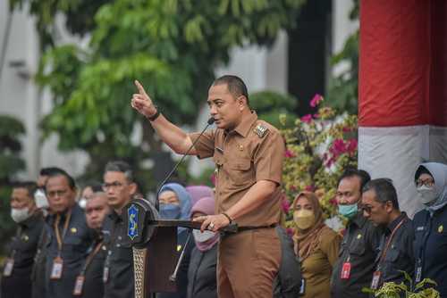 Wali Kota Surabaya Minta Pelayanan Perizinan Tak Lebih Tujuh Hari
