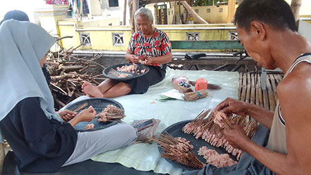 Mengunjungi Kampung Kuliner Sate Ayam di Desa Wringin Anom, Situbondo
