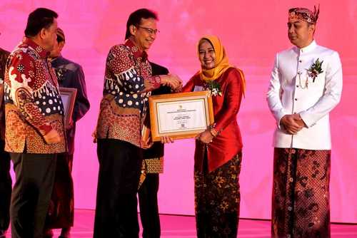 Wali Kota Mojokerto Terima Piagam Penghargaan Menteri Kesehatan RI