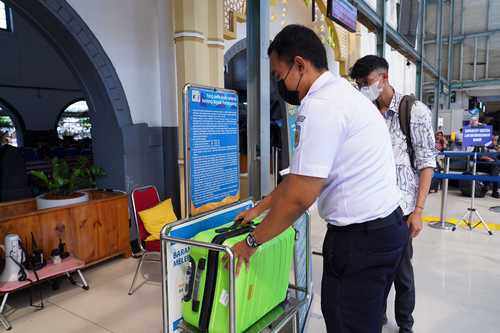 Jelang Mudik Lebaran, PT KAI Daop 8 Surabaya Ingatkan Kembali Aturan Bagasi