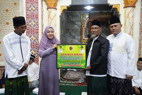 Safari Ramadan, Bupati Mojokerto Serahkan Bantuan Renovasi Masjid Nurul Ikhlas