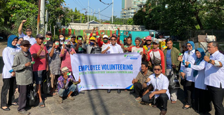 BPJAMSOSTEK Surabaya Karimunjawa Lakukan Employee Volunteering di TPS Kangean
