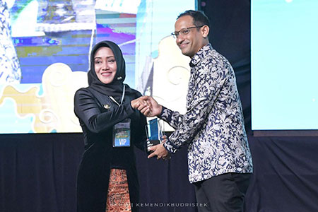 Pemkab Mojokerto Terima Anugerah Merdeka Belajar dari Kemendikbud