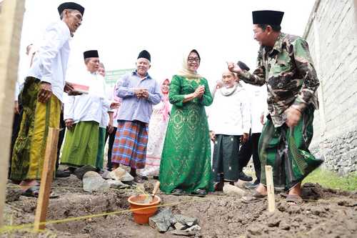 Bupati Jombang Letakkan Batu Pertama Pembangunan Masjid Thoriqoh Al Farichah
