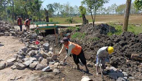 Pemerintah Kabupaten Madiun Perbaiki Jalan Rusak Bertahap