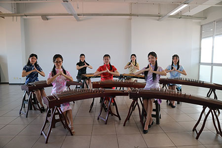11-ina-Alat-musik-Guzheng-yang-dibawakan-mahasiswa-PCU-sukses-raih-juara-2-di-Beijing