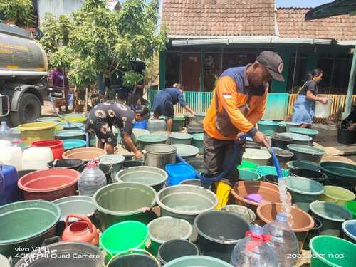 Lagi, BPBD Kabupaten Situbondo Droping Ribuan Liter Air Bersih di Desa Gunung Putri