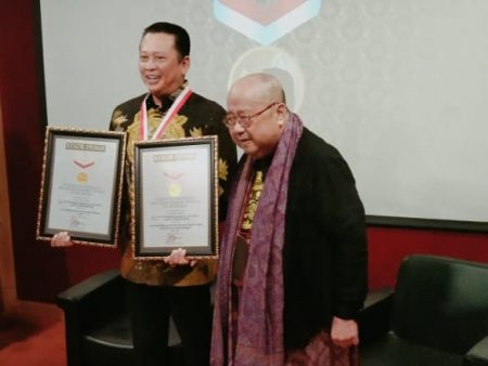 Ketua MPR RI Peroleh Dua Anugerah MURI