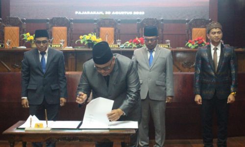 Seluruh Fraksi DPRD Kabupaten  Probolinggo Setujui Raperda P-APBD 2023