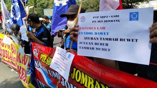 Buruh di Jombang Demo Minta Omnibus Law Cipta Kerja Dicabut dan Tuntut Upah Naik