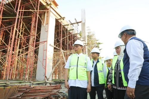 Resmikan Wall Raising Plaza Airlangga, Gubernur Khofifah Optimis Jadi Pusat Kegiatan Bagi Lima Pilar Pentahelix