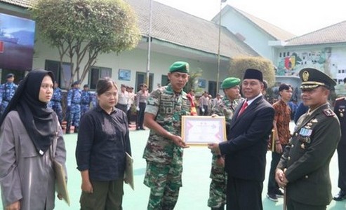 HUT TNI Ke-78 di Kodim 0814, Pemenang Karya Tulis Fotografi Terima Hadiah