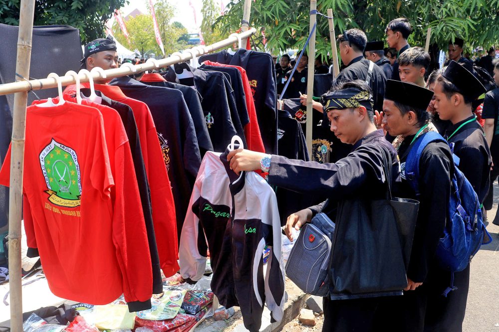 Berkah Pedagang Baju di Perhelatan Ijazah Kubro