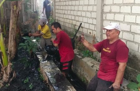 Cegah Banjir, Warga Klangon Bojonegoro Kerja Bakti Bersihkan Saluran Air