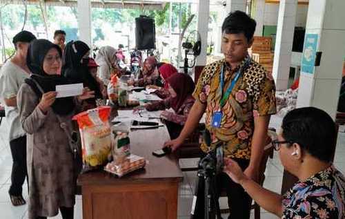 Dinsos Sidoarjo Distribusi Bantuan Pangan untuk Balita Penderita Stunting