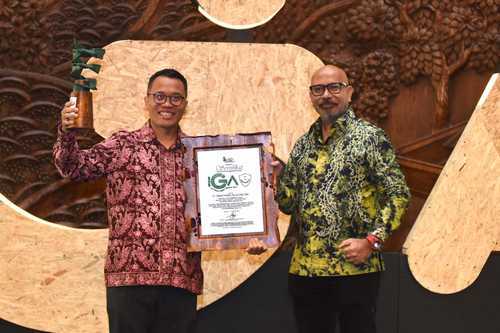 10-mut Edukasi Lingkungan Bebas Sampah, Smartfren Raih Indonesia Green Awards 2024
