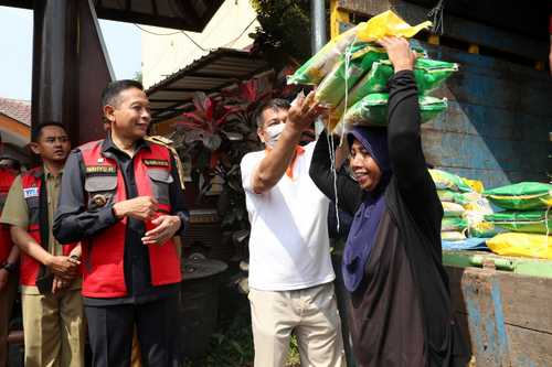 Pulihkan Daya Beli, Pj Wali Kota Malang Gelontor Beras SPHP di Arjowinangun