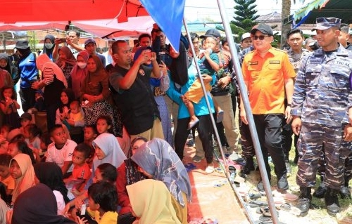 TNI AL Gelar Bakti Sosial untuk Warga Bawean, Pj Gubernur Pastikan Pemenuhan Kebutuhan Dasar dan Perbaikan Infrastruktur jadi Prioritas