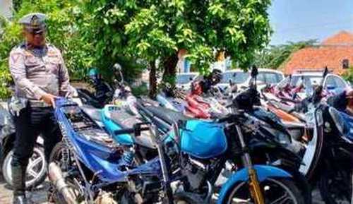 Jaga Kondusifitas Ramadan, Puluhan Motor Knalpot Brong Dikandangkan di Polres Sampang