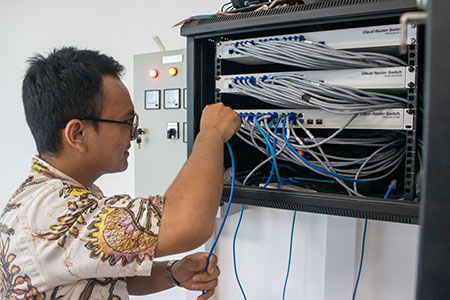 UNESA Siapkan 1.098 Unit Komputer untuk Tes UTBK 2024
