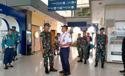 Dandim Surabaya Timur Cek Keamanan Posko Lebaran Stasiun Gubeng