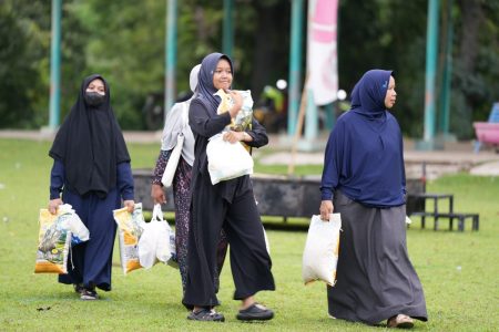 Jelang Akhir Ramadan 2024, SIG Gelar Pasar Murah dan Salurkan 6.000 Paket Sembako