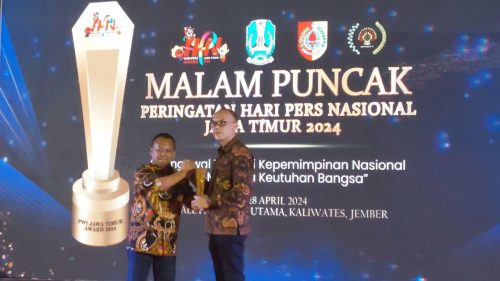 Bangun Jalan Pinggiran Desa, Kepala DPUBM Kabupaten Malang Terima Prapanca PWI Jatim Award 2024