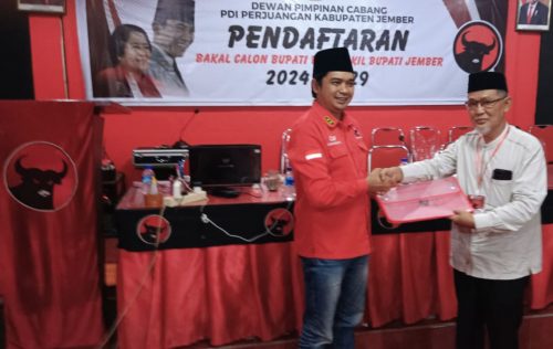 Kuatnya Arus Dukungan, H.Achmad Sudiyono Ambil Formulir Pendaftaran ke DPC PDIP Jember