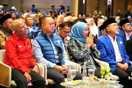 PDIP Kian Indah Duduk Bersama Khofifah, Risma Tersingkir di Pilgub Jatim 2024?