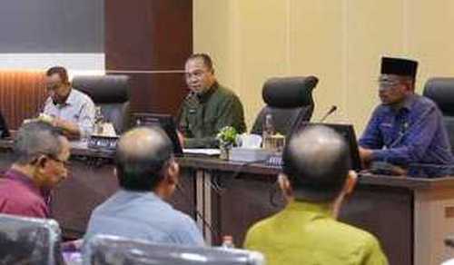 Jalin Sinergitas, Pj Wali Kota Eddy Pimpin Rapat Dinas di Ruang 13
