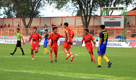 Persekabpas Menang 3-0 Melawan Mangiwang FC