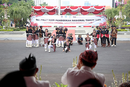 Kemeriahan Peringatan Hardiknas 2024 di Balai Kota Surabaya